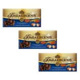 Три упаковки темного шоколада с миндалем
