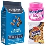 Кофе в зернах, жевательные резинки и арахис обжаренный